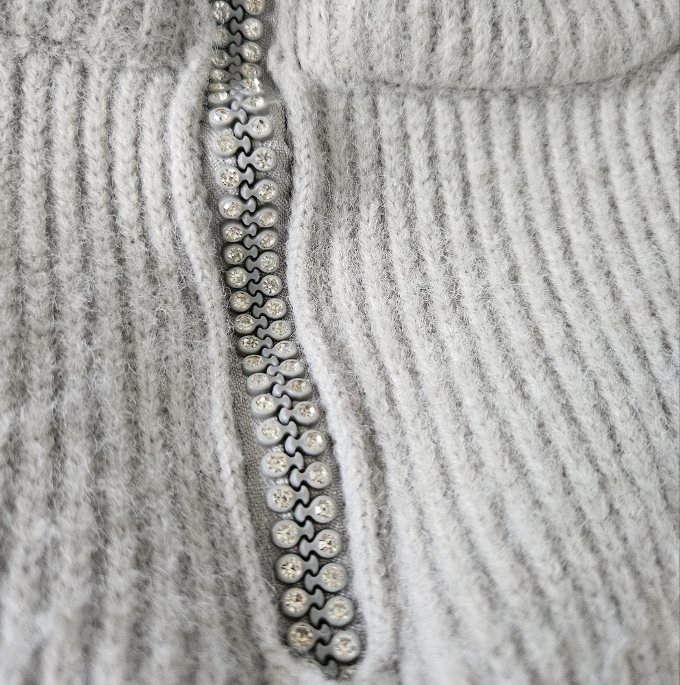 Grey Wool Sweater with rhinestones - size small - Picture 13 of 14